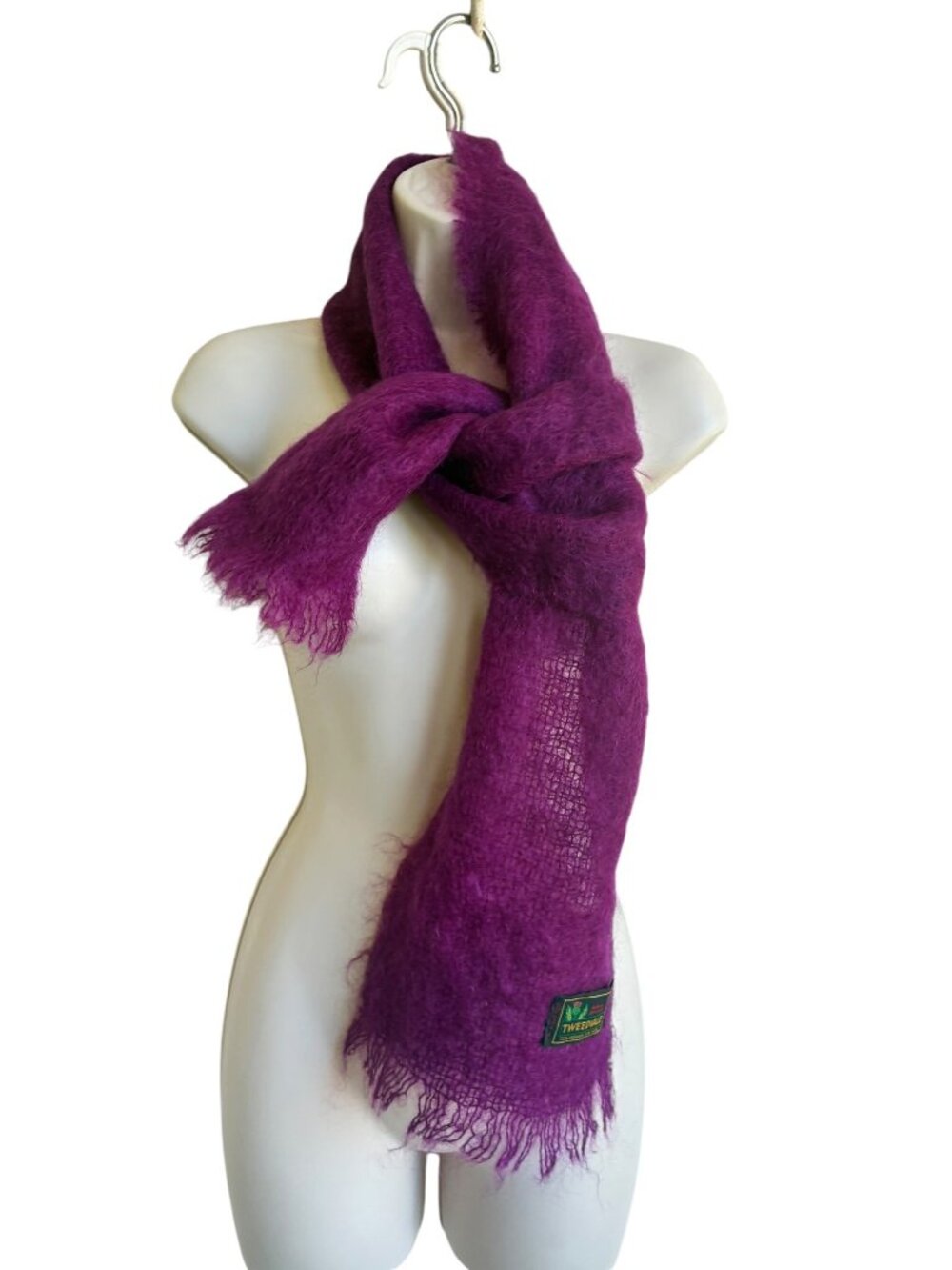 VTG Tweedvale Magenta Wrap Mohair & Wool Fringed Scarf Scotland‎ Soft READ